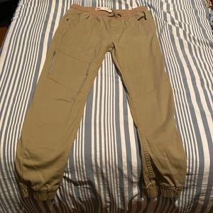 Khakis pants with a little bit of modern style